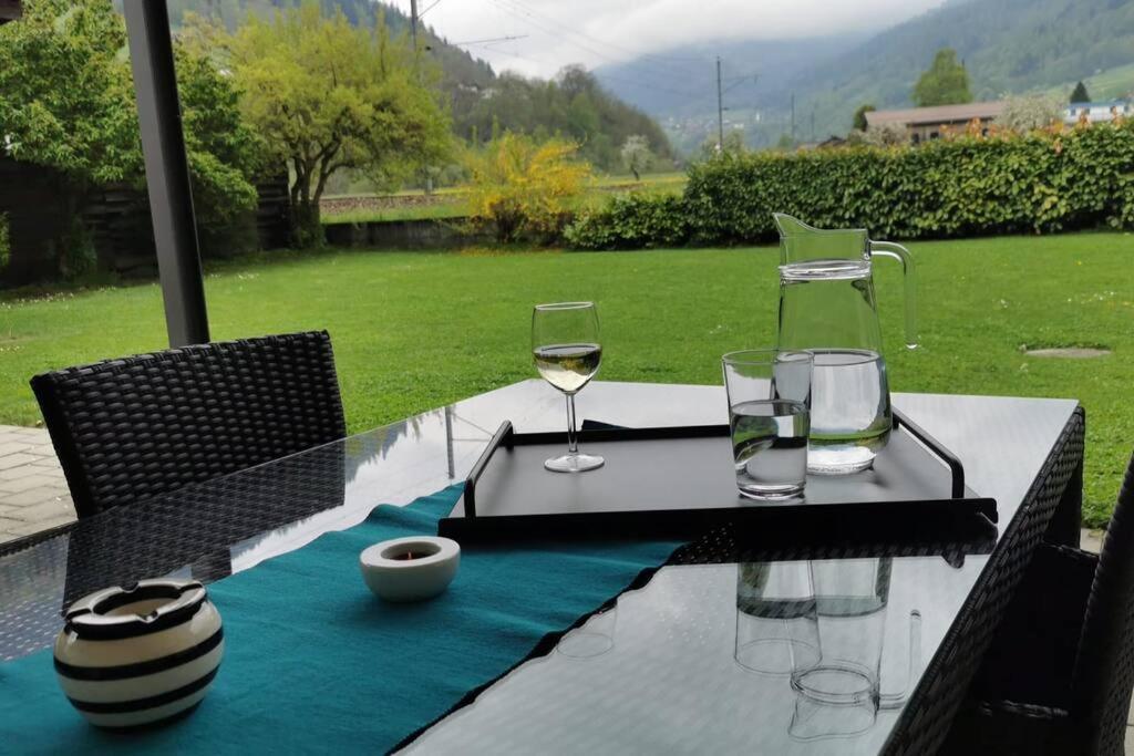 Schoenes Kleines Studio Mit Sitzplatz, Mitten Im Praettigau Jenaz Exterior foto