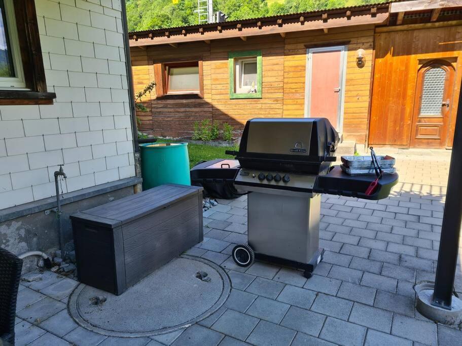 Schoenes Kleines Studio Mit Sitzplatz, Mitten Im Praettigau Jenaz Exterior foto