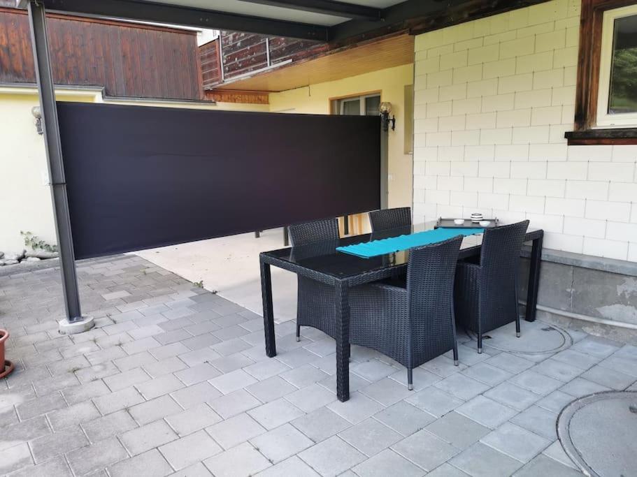 Schoenes Kleines Studio Mit Sitzplatz, Mitten Im Praettigau Jenaz Exterior foto