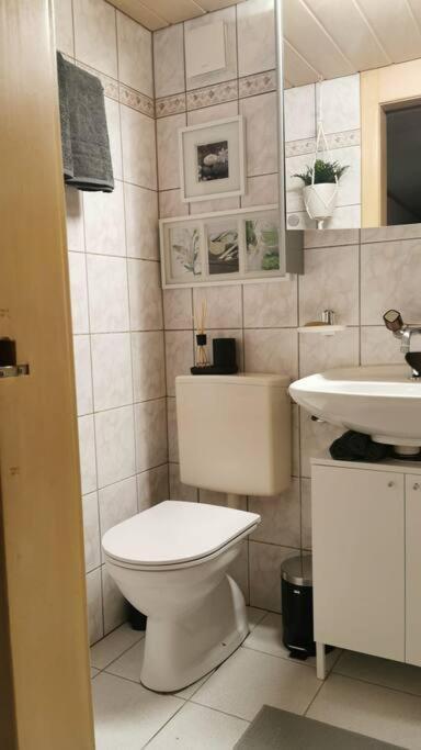 Schoenes Kleines Studio Mit Sitzplatz, Mitten Im Praettigau Jenaz Exterior foto
