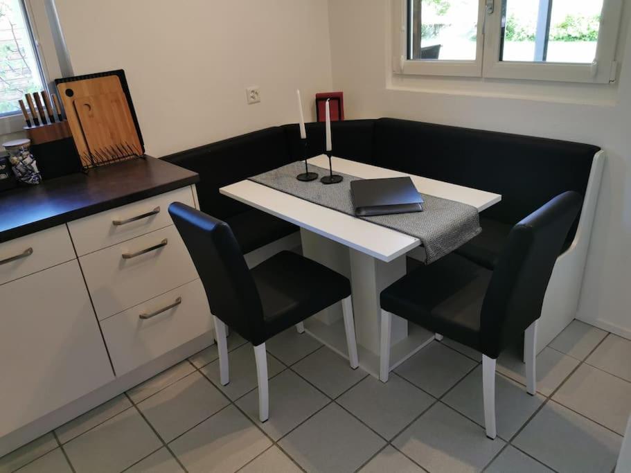 Schoenes Kleines Studio Mit Sitzplatz, Mitten Im Praettigau Jenaz Exterior foto